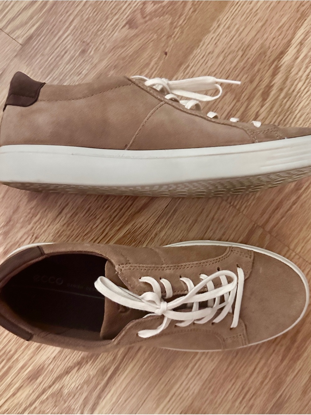 Ecco Women's Tan & Brown Suede Low Profile Sneakers